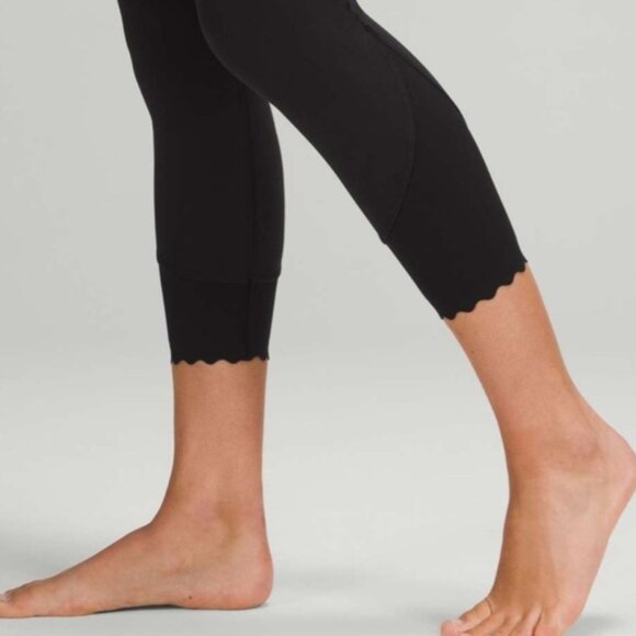 Align Scalloped Hem High-Rise Crop 23 - Sz 2 - Picture 3 of 6